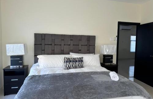 Ocho Rios House | 2 bed bungalow en-suite, with pool & gym