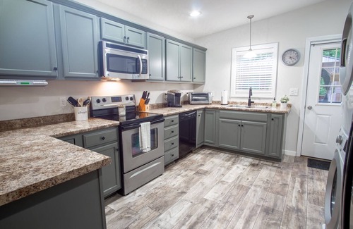 South Casco Cottage | 2 Bed Cottage for Rent in Point Sebago