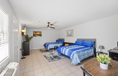Biggar Apartment | 2 Bed Cottage with Pool, Close to Beach! BBQ Grills & Patio
