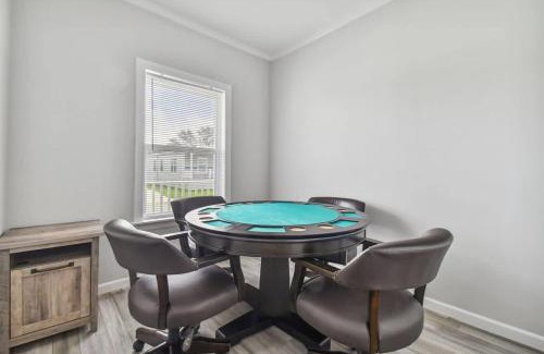 Dade City House | 2 Bed Cozy Home, Dade City, Pickle Ball and Pool
