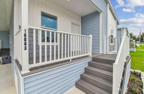Dade City House | 2 Bed Cozy Home, Dade City, Pickle Ball and Pool