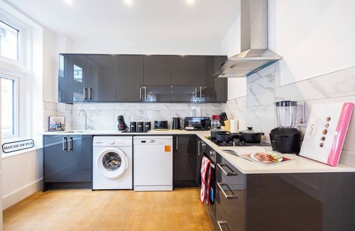 Fairfield Apartment | 2 Bed Flat | Central Croydon | Sleeps 5 | Contractors | Families