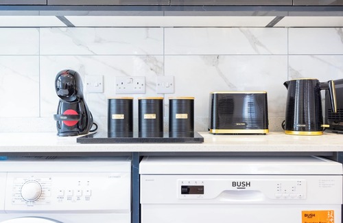 Fairfield Apartment | 2 Bed Flat | Central Croydon | Sleeps 5 | Contractors | Families