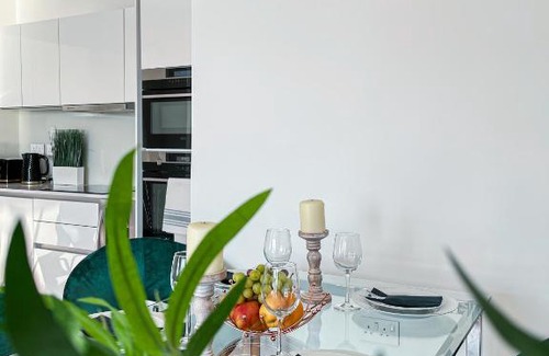 Peninsula Apartment | 2 Bed Flat London