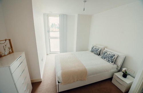 Peninsula Apartment | 2 Bed Flat London