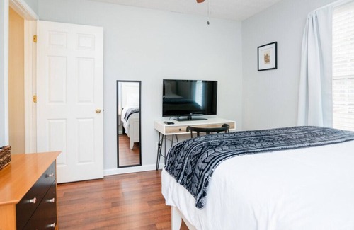 Reynoldstown House | 2 Bed Flat Shoals · Central to it all! Stay in Historic Reynoldstown!