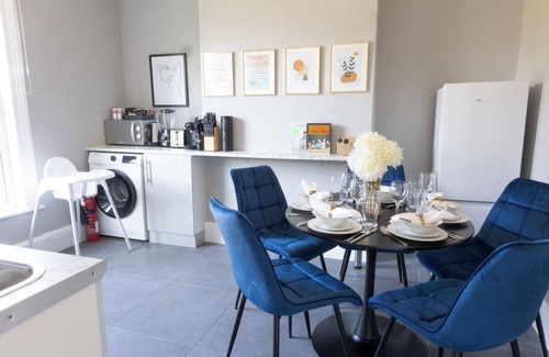 Sittingbourne Apartment | 2 Bed Flat | Sittingbourne | Sleeps 5 | Smart TV | Netflix | Free WiFi