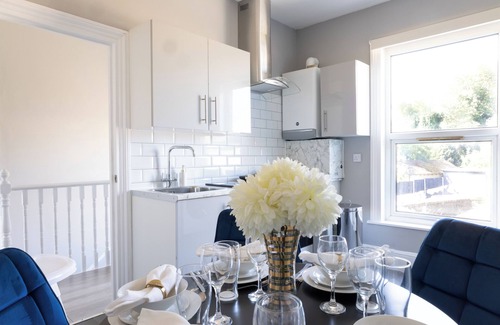 Sittingbourne Apartment | 2 Bed Flat | Sittingbourne | Sleeps 5 | Smart TV | Netflix | Free WiFi