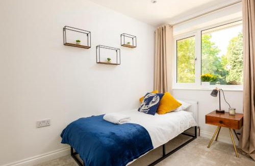 Bracknell House | 2 bed house close to Town Centre