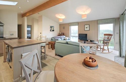 South Brent Cabin | 2 Bed in Avonwick oc-l32020