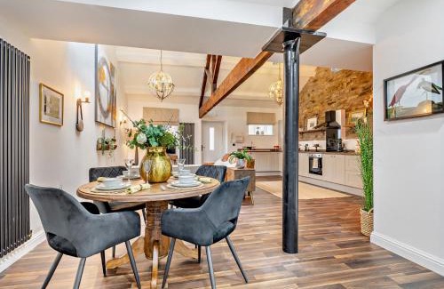 New Mills House | 2 Bed in Buxton 94059