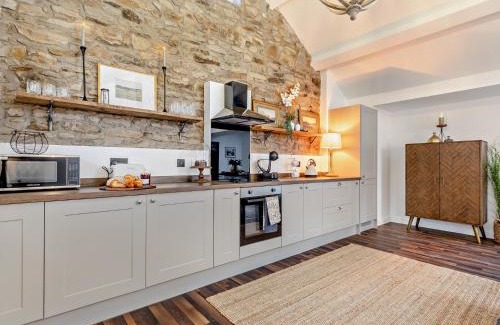 New Mills House | 2 Bed in Buxton 94059