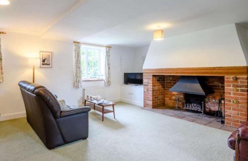 Field Dalling House | 2 Bed in Field Dalling KT007