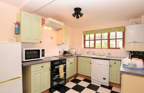 Godshill House | 2 Bed in Godshill IC072