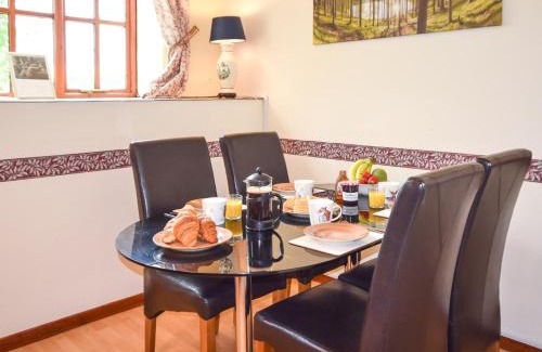 Godshill House | 2 Bed in Godshill IC078