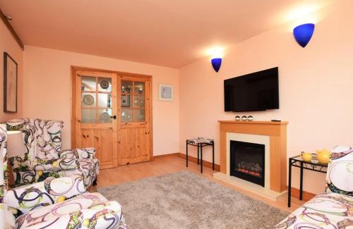 Godshill House | 2 Bed in Godshill IC129