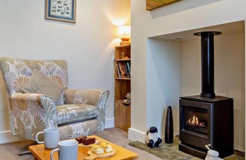 Keswick House | 2 Bed in Keswick SZ026