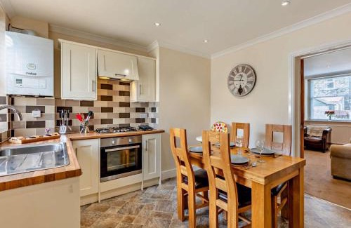 Keswick House | 2 Bed in Keswick SZ026