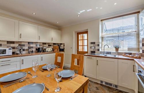 Keswick House | 2 Bed in Keswick SZ026