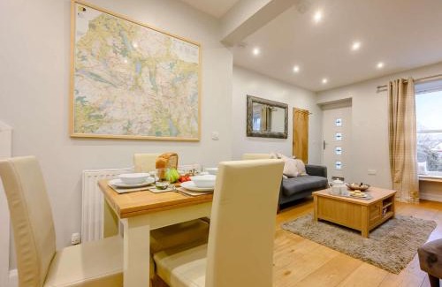 Keswick House | 2 Bed in Keswick SZ036