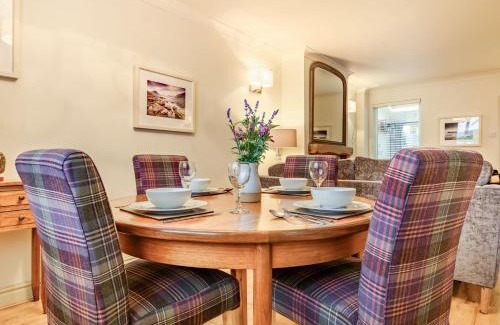 Keswick House | 2 Bed in Keswick SZ427
