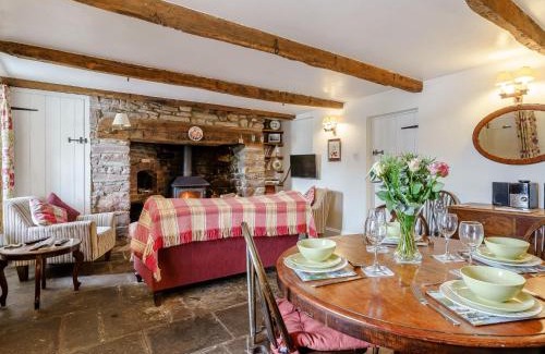Llangynidr House | 2 bed in Llangynidr BN023