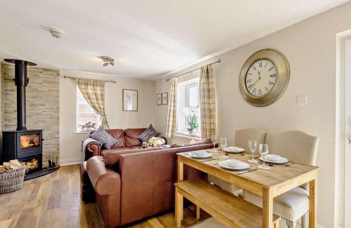 Caergeiliog House | 2 Bed in Rhosneigr 81515