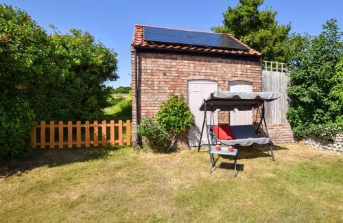 Roughton House | 2 Bed in Roughton BUCN8
