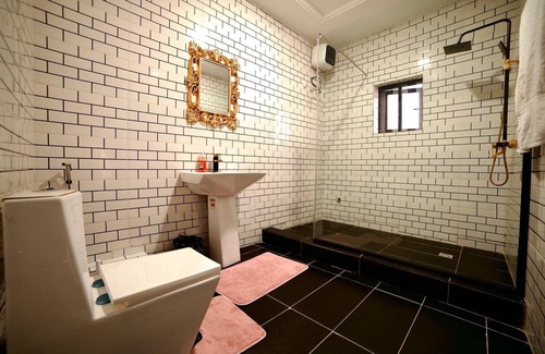 Ofin House | 2-Bed Luxury Flat - Pet Friendly - Pool - Gym