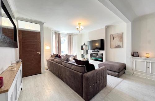 Coulsdon West House | 2 Bed Modern Luxury House