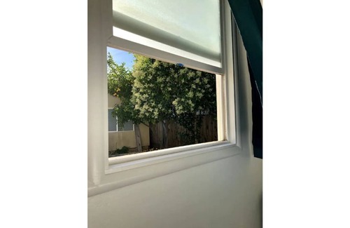Modesto House | 2 Bed Near Doctors Hospital: Beautiful, Sunny, New