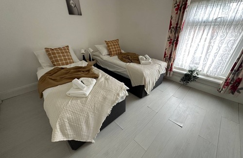Newbottle Apartment | 2 Bed Premier Contractor House