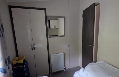 Ringwood House | 2-Bed Ringwood Cabin - incl Park Pass SelfCheckin