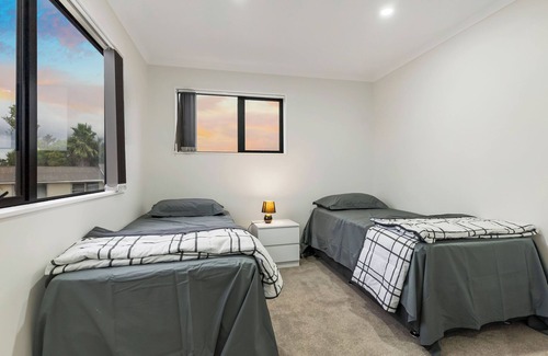Papakura House | 2 Bed Room House - Holiday Home/Short term Rent
