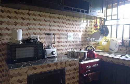 Benin City Apartment | 2 Bed-Sleeps 4-Free Parking-AirCon