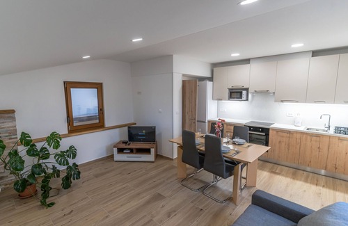 Ajdovscina Apartment | 2 Bed, Sleeps 4, Free Parking and winery