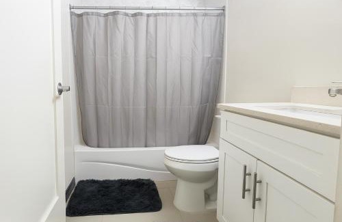 Portmore Apartment | 2 Bed-Sleeps 5-Private Garden-Free Parking