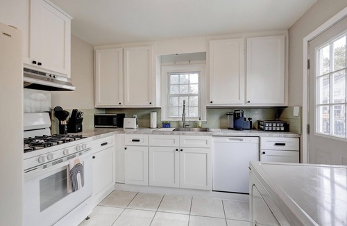 Joplin House | 2 Bed Stunner/Everything new!