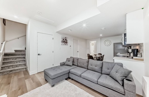 Northeast Edmonton House | 2-Bed, w/In-Unit Washer & Dryer, Cozy Living,1-2 Min Drive to Anthony Henday!