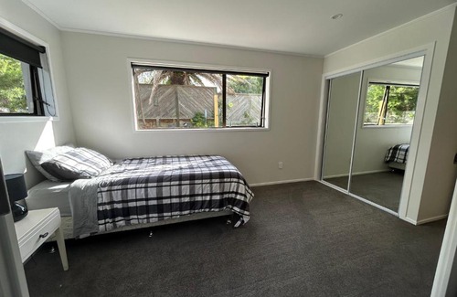 St. Heliers House | 2 Beddie by the Bay