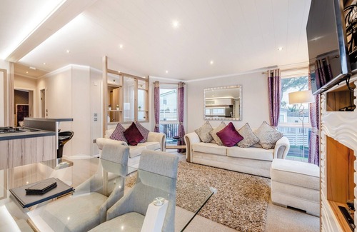Brixham Apartment | 2 bedroom accommodation in Berry Head near Brixham