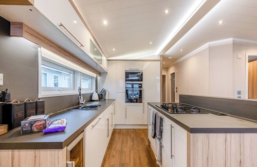 Brixham Apartment | 2 bedroom accommodation in Berry Head near Brixham