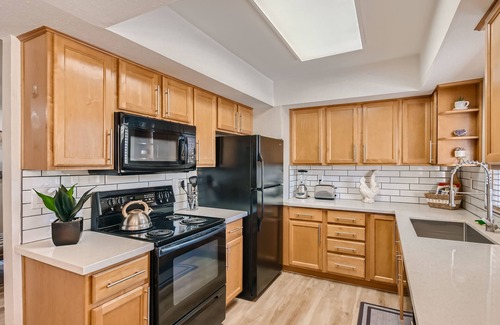 Paradise Valley Village Condo | 2 Bedrm/2Bath Condo In The Paradise Village Area w/20% Multiple Month Discount