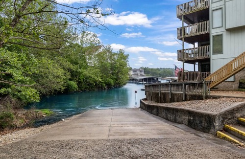 Village of Four Seasons Condo | 2-bedroom Lake front condo with WiFi, dock, in Tranquil Village of Four Seasons