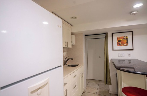 Roslyn Apartment | 2-bedroom, 1 Bath apartment in gorgeous Roslyn with backyard & Playground