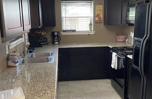 Frisco House | 2- bedroom 1 bath home, close to EVERYTHING N DALLAS has to offer.