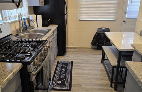 Lafayette House | 2 Bedroom 1 bath house, with a full finished basement. Modern and clean.