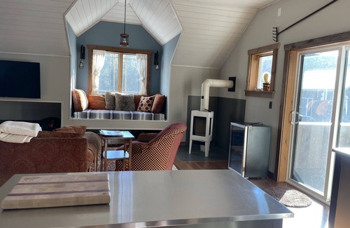Saranac Lake Apartment | 2 bedroom, 1 bath second floor walk up apartment on the lake