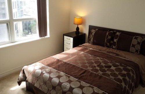 Downtown Mississauga Apartment | 2 Bedroom 1 Bathroom Prime Location in Mississauga