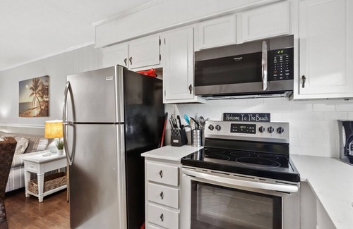 North Forest Beach Condo | 2 Bedroom/1st Floor condo. Sleeps 6